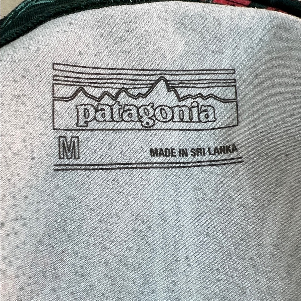 Patagonia Leggings with Red and Green Design Sz M - Picture 3 of 9
